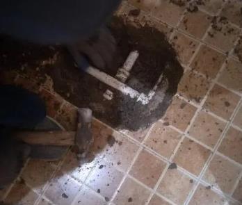 新兴卫生间漏水维修公司为您分享下卫生间渗水如何处理及注意事项
